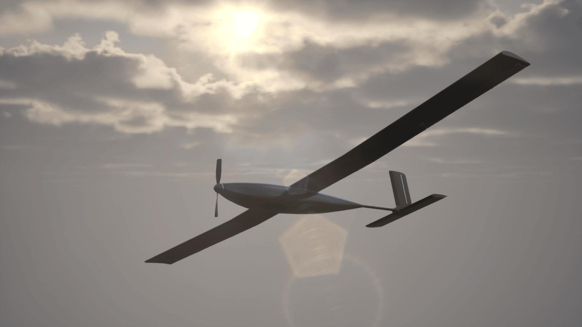 Ein schnittiges Segelflugzeug mit nur einem Propeller schwebt durch den bewölkten Himmel, während die Sonne hinter ihm scheint und einen dramatischen Licht- und Silhouetteneffekt erzeugt.