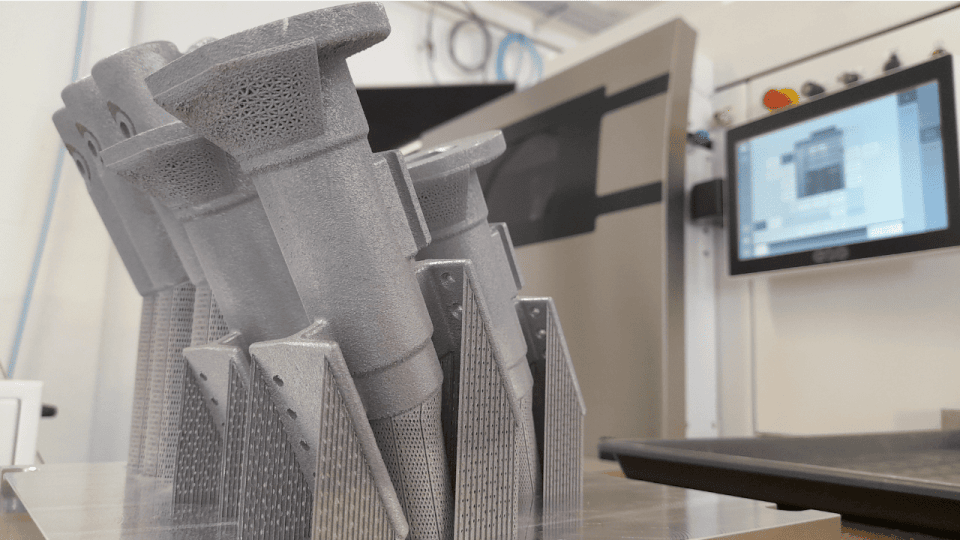 Support structures as a critical factor